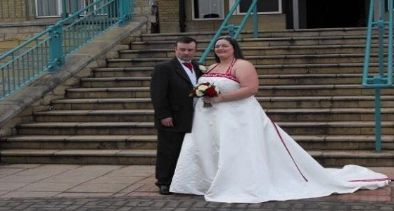 بالصور.. امرأة تفقد نصف وزنها من أجل رعاية زوجها