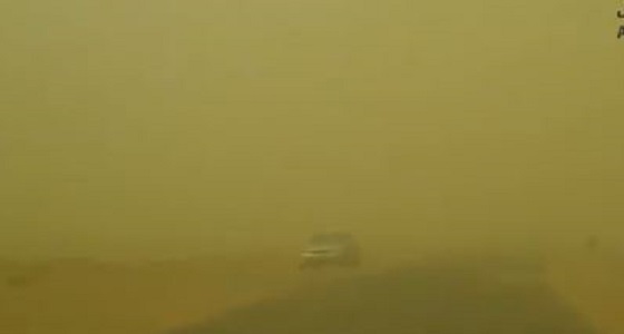 بالفيديو.. انعدام الرؤية الأفقية في جازان بسبب موسم الغبرة
