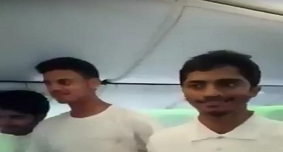 بالفيديو.. احتفال طاقم طائرة بالطلاب الفائزين في أولمبياد الرياضيات ببريطانيا