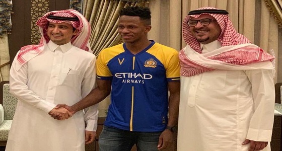 عبد الفتاح آدم نصراويًا لـ 5 سنوات