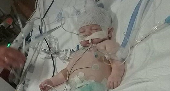 بالفيديو والصور.. تصرف مفاجئ لرجل بعد إدانة شقيقه بقتل طفله الرضيع