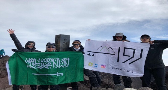 بالصور.. سعوديات يتسلقن جبل فوجي في اليابان خلال 34 ساعة