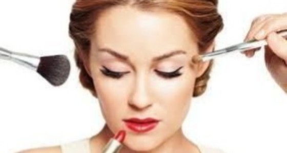 أبرز أخطاء وضع المكياج والتي تزيد العمر