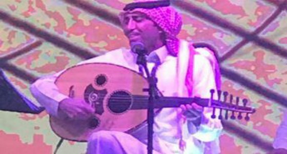 بالفيديو.. فايز المالكي يشارك نزلاء سجون المباحث العامة العزف والغناء