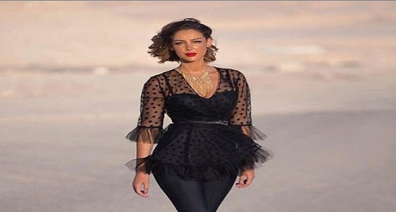 بسمة بوسيل بإطلالة غير لائقة في الصحراء