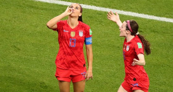 بالفيديو.. ” الشاي ” يحضر بقوة في احتفال لاعبة منتخب أمريكا بهدفها