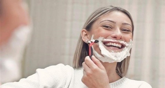 الشعر المتزايد بذقن المرأة ينذر بمشكلة صحية خطيرة