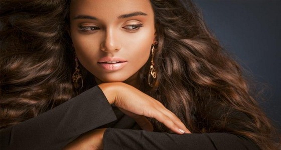 لصاحبات البشرة السمراء.. ألوان صبغات الشعر التي تليق على وجهك