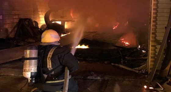 اندلاع حريق بالصناعية الأولى في سكاكا.. وإخلاء 20 عاملًا (صور)