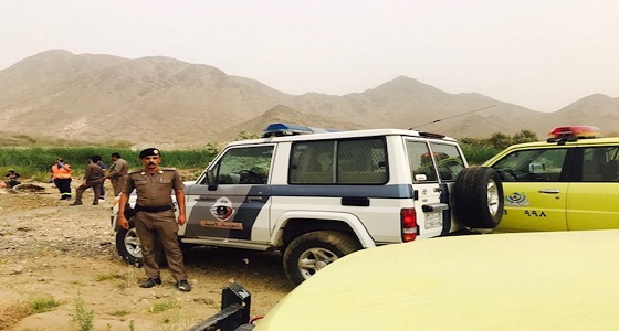 بالصور.. انتشال جثة مقيم يمني من مستنقع مائي بالمخواة