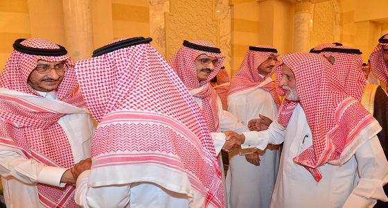 أبناء الأمير بندر بن عبدالعزيز يستقبلون المعزين في وفاة والدهم &#8211; رحمه الله &#8211;