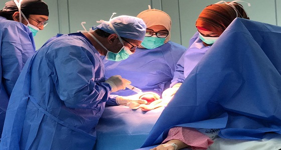 نجاح فريق طبي بولادة مكة في عملية دقيقة ونادرة واستئصال ورم من الرحم