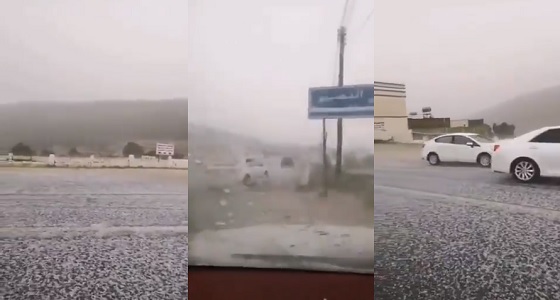 بالفيديو.. تساقط حبات البرد على سودة عسير