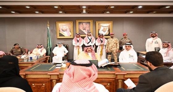 بالصور.. أخصائي الأشعة وممرضة مستشفى محايل يلتقيان بأمير عسير