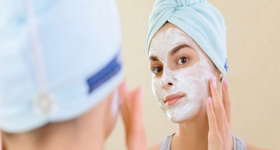 وصفات سهلة بالزبادي للتخلص من الرؤوس السوداء والمسامات الواسعة