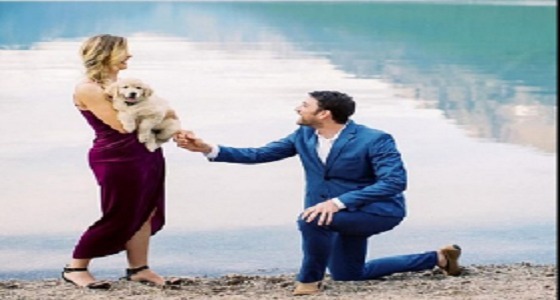 شاب يستعين بـ &#8221; كلب &#8221; للتقدم للزواج من صديقته