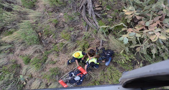 انتهاء احتجاز شاب في منحدرات شديدة الوعورة بجبال عسير.. وصحته جيدة