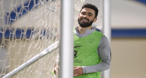 ” الجوازات ” تعطل سفر عمر خربين وأحمد أشرف إلى النمسا