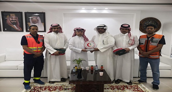 الهلال الأحمر بالشمالية يكرم فريق إنجاد لمساهمته في العثور على مفقود في الصحراء