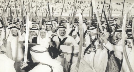 صورة نادرة تجمع خادم الحرمين الملك سلمان مع 4 ملوك