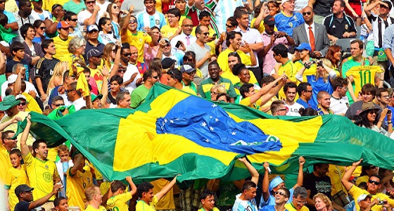 بالفيديو.. جماهير البرازيل تحرم لاعبي &#8221; الأرجنتين &#8221; من النوم