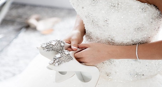 فتاة تنسى موعد زفافها وأفراد عائلتها