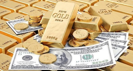 الذهب يهبط مع ارتفاع الدولار في ظل مخاوف التجارة