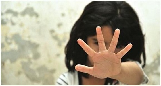 الحكم على ستيني اغتصب طفلتين أثناء صلاة الجمعة