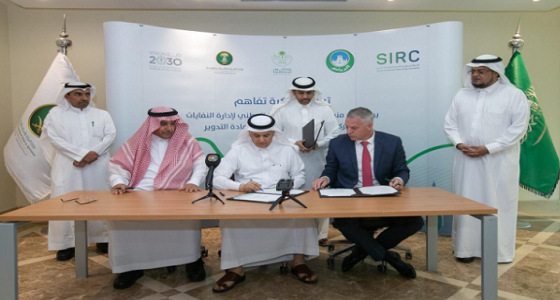 وزير “ البيئة ” يوقع مذكرة اتفاقية اطارية لبدء أنشطة الإدارة المتكاملة وإعادة تدوير النفايات