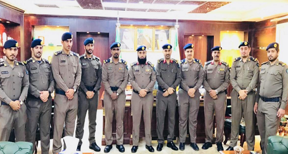 ” المطيري ” يقلد عددآ من الضباط رتبهم الجديدة بالمدينة المنورة