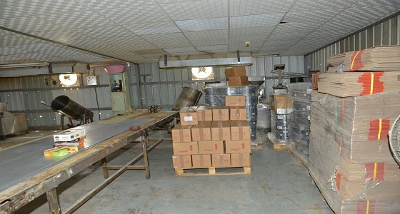 بالصور.. أمانة جدة تضبط مصنع عشوائي لإنتاج حلويات الأطفال