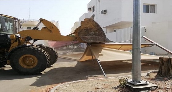 إيقاف تعدي على حديقة بعوالي مكة وإزالة 9 مظلات للسيارات