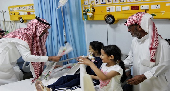 مهرجان الورد والفاكهة ينقل الفعاليات للمرضى المنومين بمستشفيات تبوك 