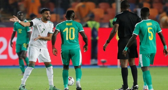 اشتباكات بين لاعبى الجزائر والسنغال