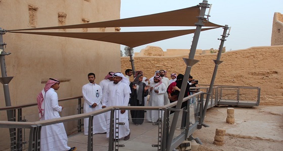 اتحاد الصحافة السياحي يزور حي طريف التاريخي