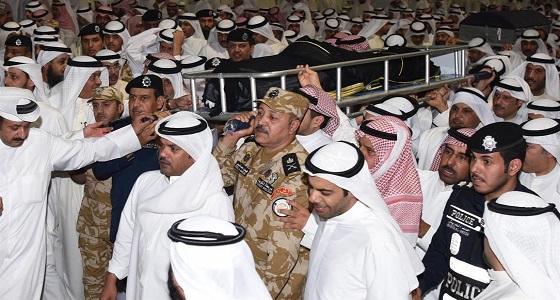 بالصور.. تشييع جثمان ضابط كويتي وأسرته ضحية حادث مروري بالمملكة