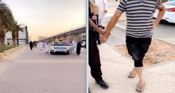 بالفيديو..الإطاحة بشخص تهجم على موظفة أمن بالرياض بمد اليد