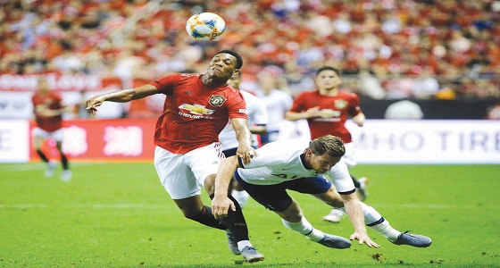 التحامات بين مانشستر وتوتنهام تنتهي بإصابات خطيرة ومدرب الأخير يعتذر