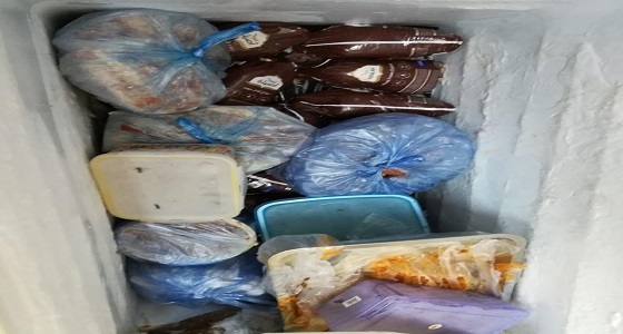 بالصور.. ضبط 850 كيلو جرام مواد غذائية مجهولة المصدر في عرعر