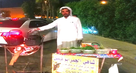 ” بائعي شاي الجمر ” عملنا شريف يكفينا عن مد اليد لسؤال الناس والتماس الحاجه منهم