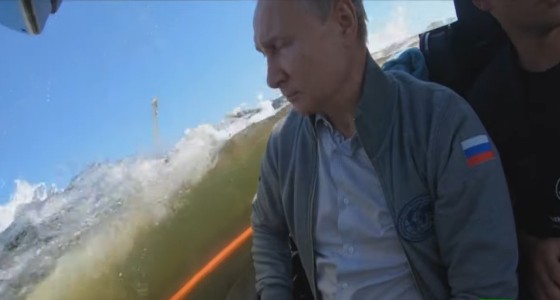 بالفيديو.. بوتين يستخدم مركبة غطس ليتفقد حطام غواصة حرب