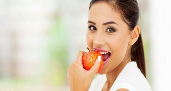 نصائح بتناول ” التفاح ” يوميا لاحتوائه على بكتريا مفيدة