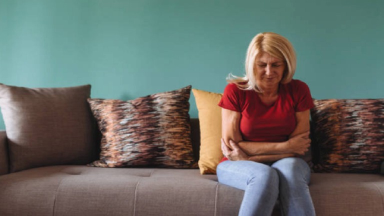 فقدان الشهية وشكل البراز .. علامات تشير لاحتمال الإصابة بسرطان المعدة