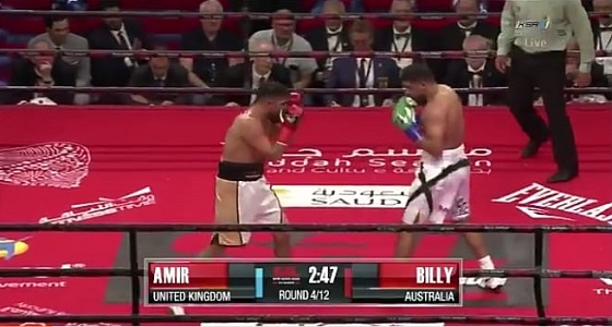 بالفيديو.. ” أمير خان ” بطل العالم في الملاكمة على حساب بيلي ديب بجدة