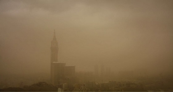 موجة غبار كثيفة تؤدي لانعدام الرؤية في مكة