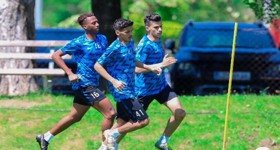 ‏بالصور.. لاعبو الهلال يؤدون التدريبات الصباحية