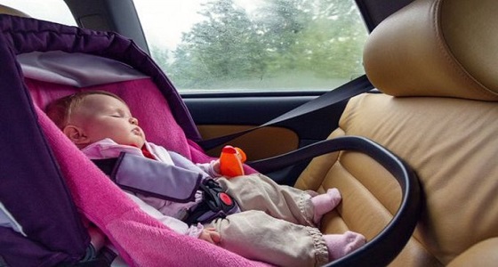 مخاطر ترك الأطفال بمفردهم في سيارة مغلقة 