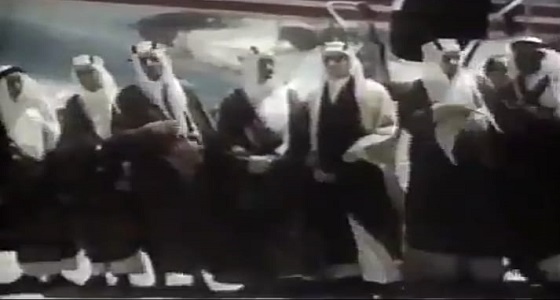 فيديو نادر للملك فيصل وقيادات المملكة في حدث تاريخي عام 1945
