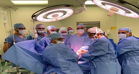 إنهاء معاناة عشريني بعملية بإستئصال ورم بالغده الكظرية بمدينة الملك عبدالله الطبية