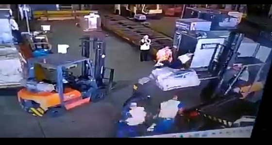 بالفيديو.. سطو مسلح على مطار وسرقة  40 مليون دولار في لحظات